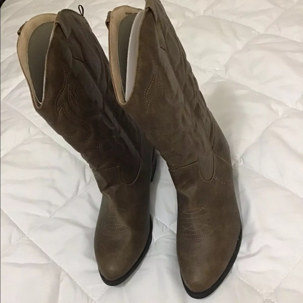 Faded Glory  Boots size 6 Exelcellent Condition